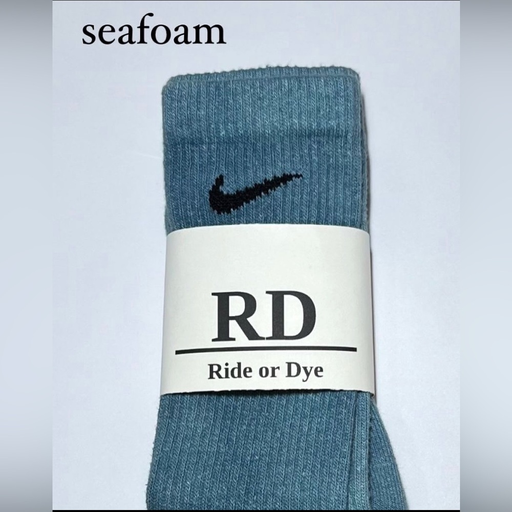 seafoam green nike socks